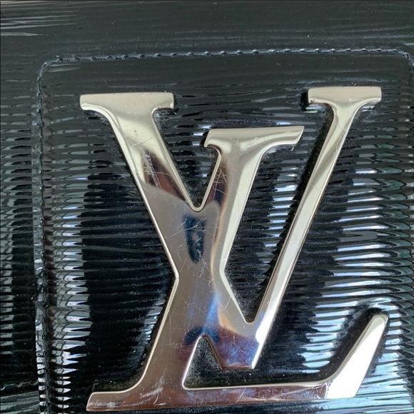 Louis Vuitton - Picture 3 of 8